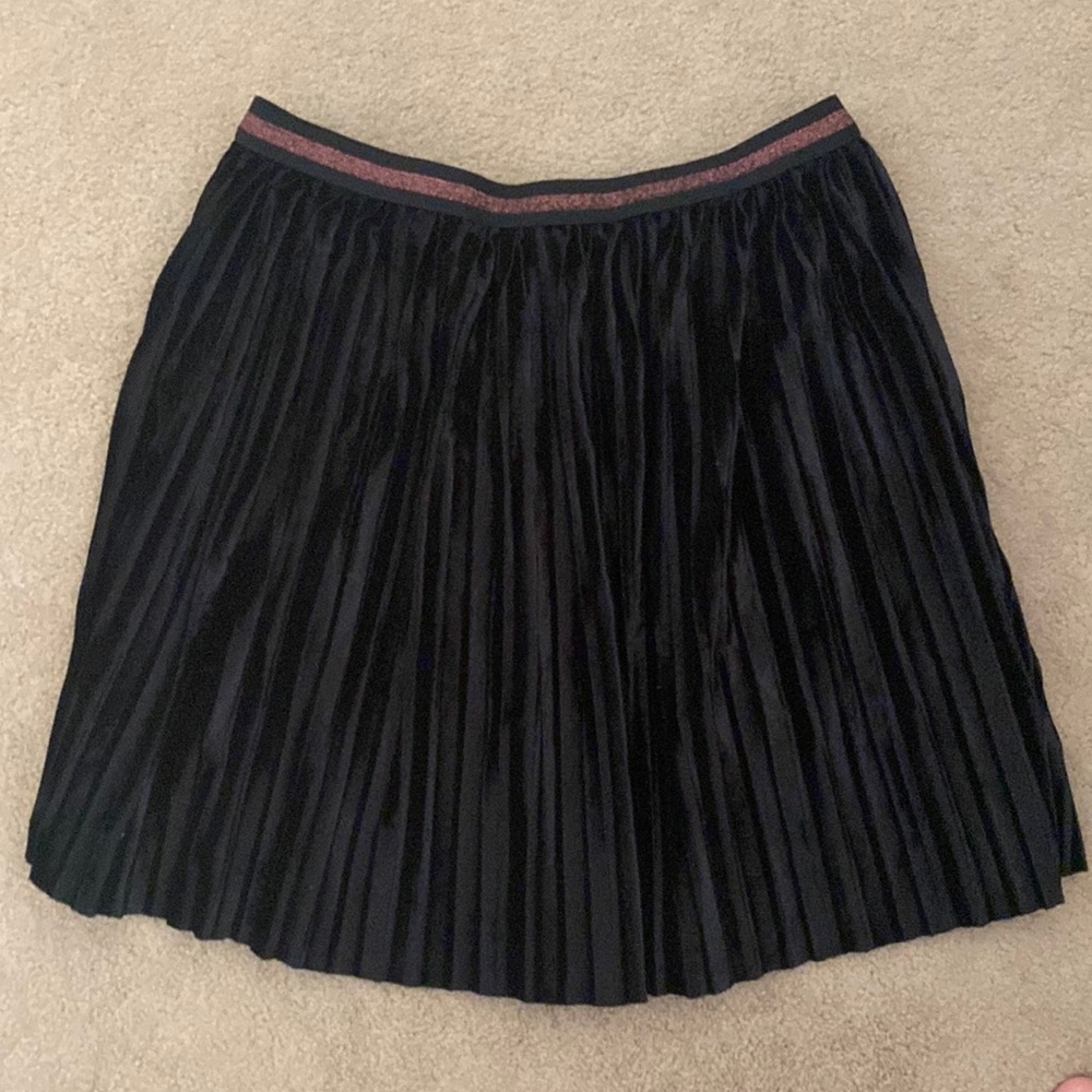 NWOT Epic Threads Black Pleated Skirt - size 8